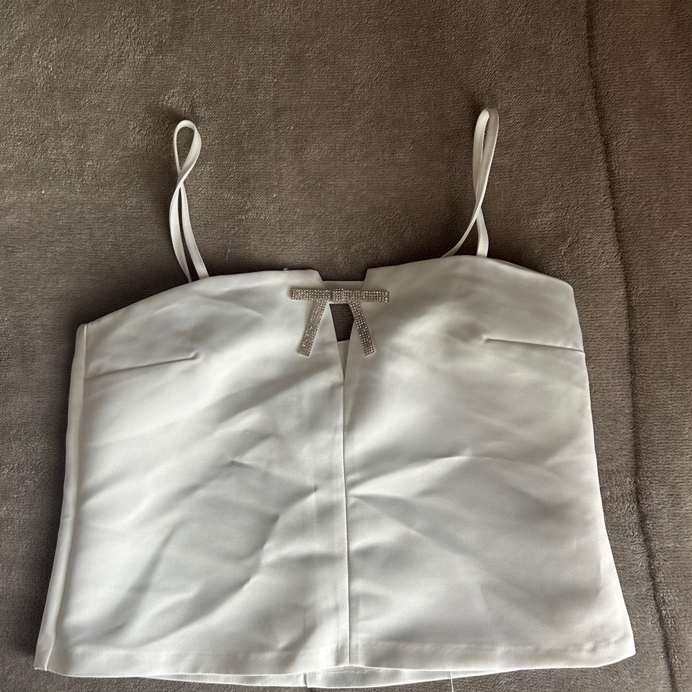 Elegant White Sleeveless Top